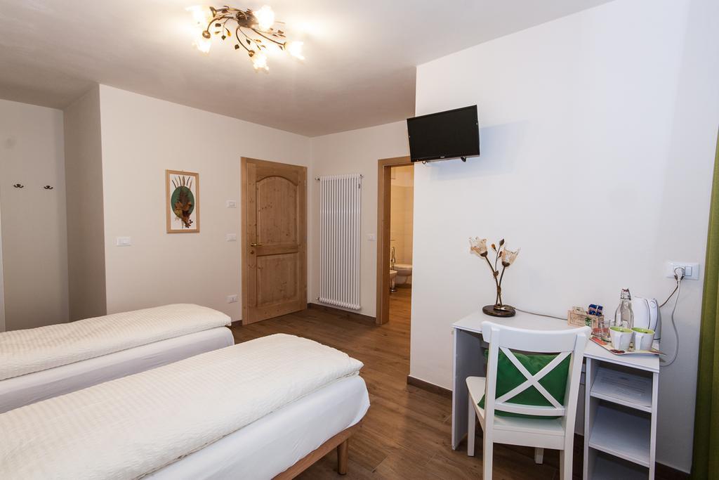 B&B Incanto Cles Habitación foto
